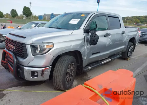 2018 Toyota Tundra Limited 5.7L V8 z USA, uszkodzony, nr VIN 5TFHW5F17JX755458